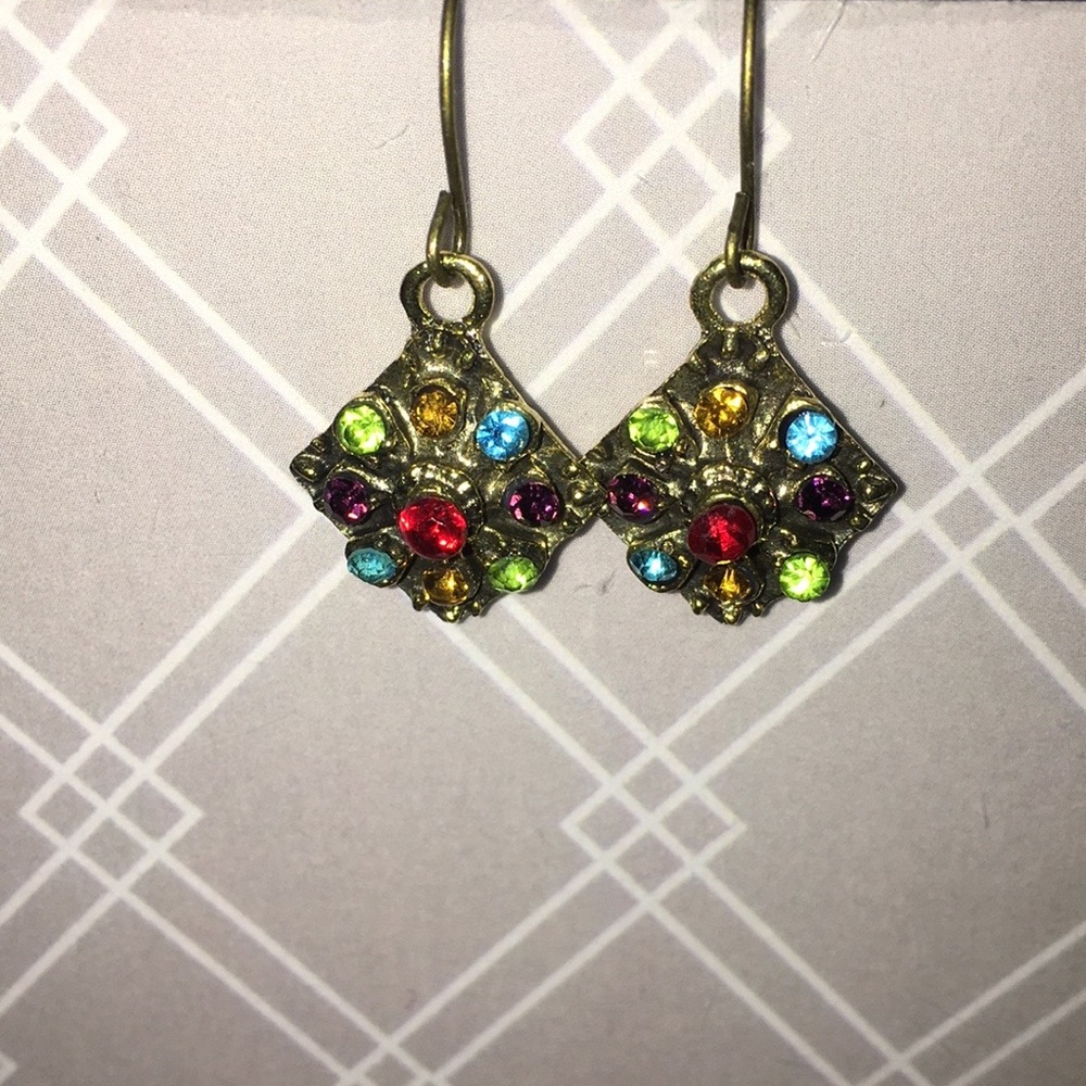 ⭐️ Antiqued Brass Rhinestone earrings